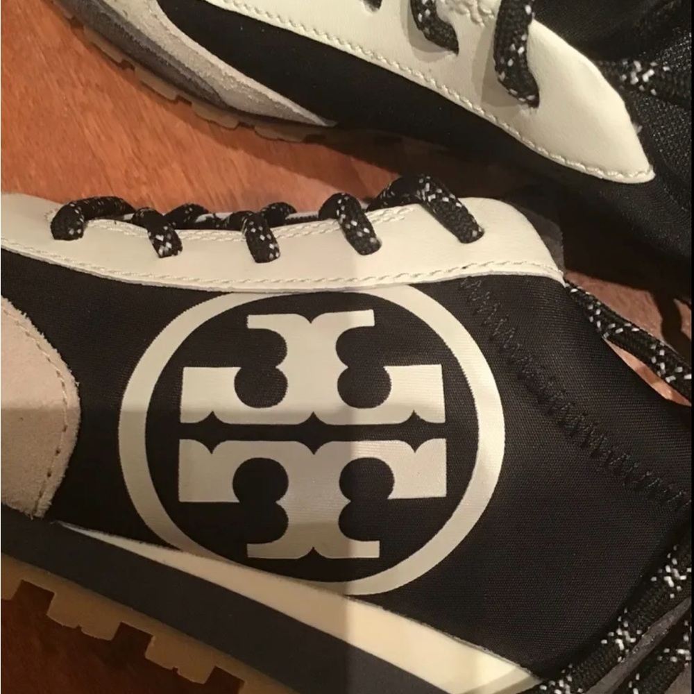 Tory Burch . New .Never worn. Size 6.